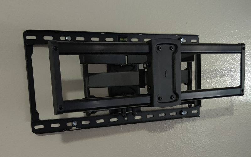 Mount for tv installed on wall in Kansas City home